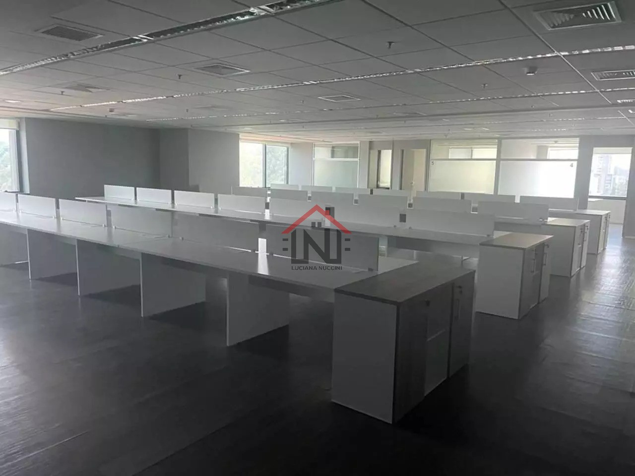 Aluguel de Conjunto Comercial Premium em Pinheiros, São Paulo: 18 banheiros, 42 vagas, 1.550m² de Área!