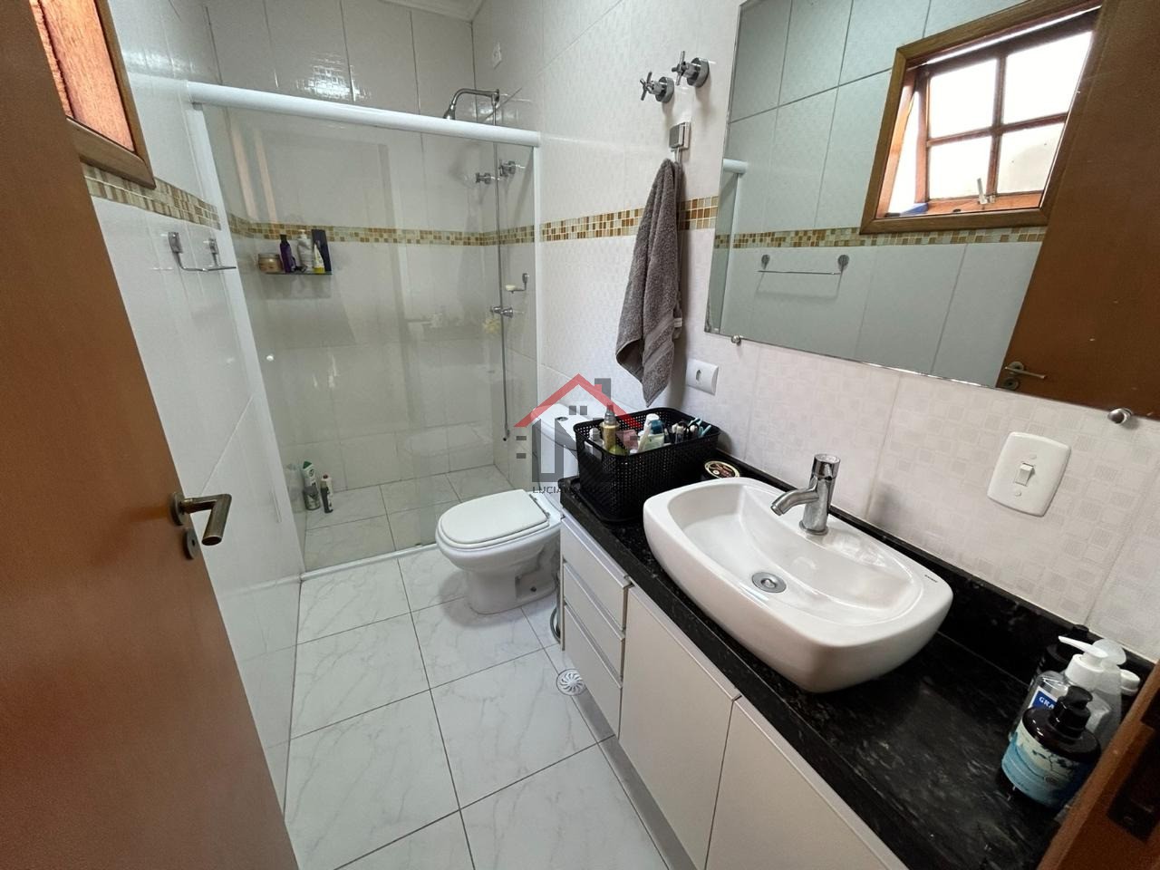 Imperdível Casa à Venda na Vila Mariana, São Paulo-SP: 3 Quartos, 3 Suítes, 1 Sala, 4 Banheiros, 6 Vagas de Garagem, 243m².