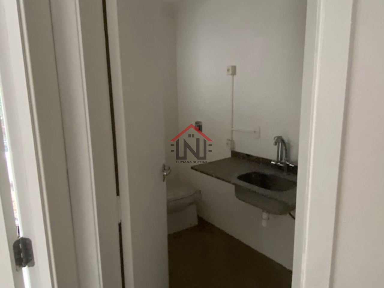 Excelente Sala Comercial para Locação no Paraíso, São Paulo-SP: 1 Banheiro, 2 Vagas de Garagem, 62,00 m² de Área