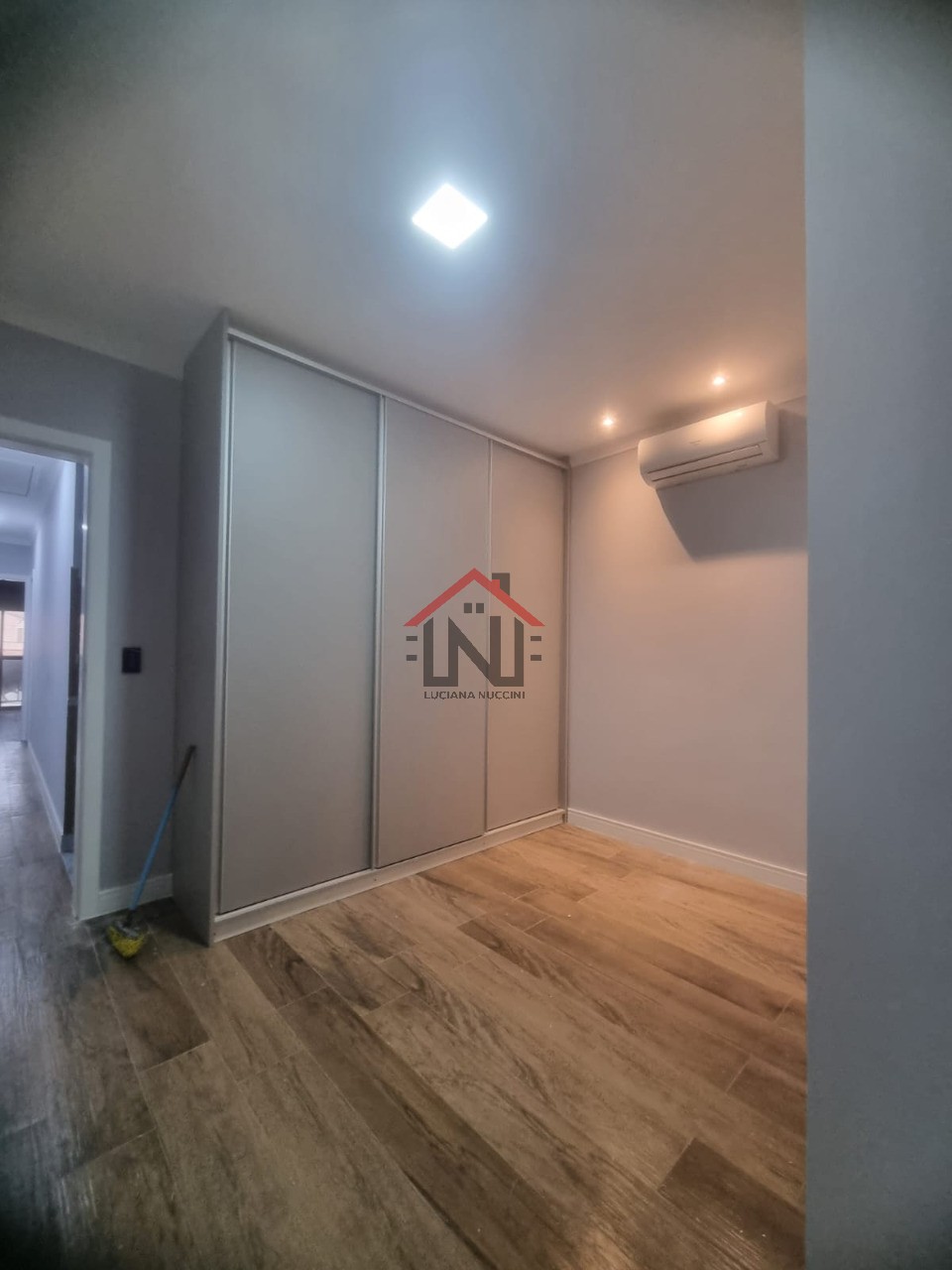 Casa à venda em São Paulo-SP, Vila Gumercindo: 3 quartos, 3 suítes, 1 sala, 4 banheiros, 2 vagas de garagem, 120m². Venha conferir!