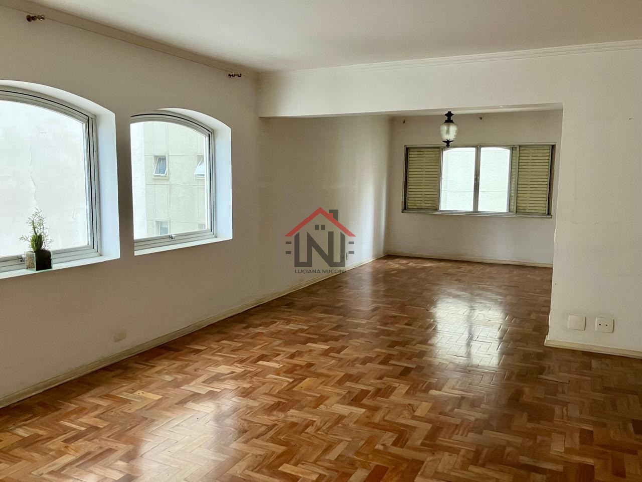 Apartamento à venda no Jardim Paulista, São Paulo-SP: 2 quartos, 1 suíte, 1 sala, 2 banheiros, 1 vaga - 154m².