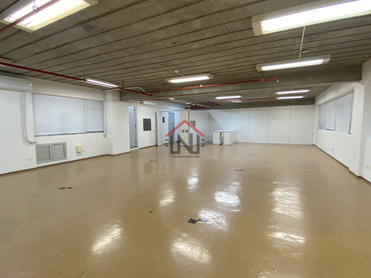 Conjunto Comercial de Alto Padrão na Vila Olímpia - São Paulo-SP: 1 Sala, 1 Banheiro, 4 Vagas, 190m². Venha Conferir!