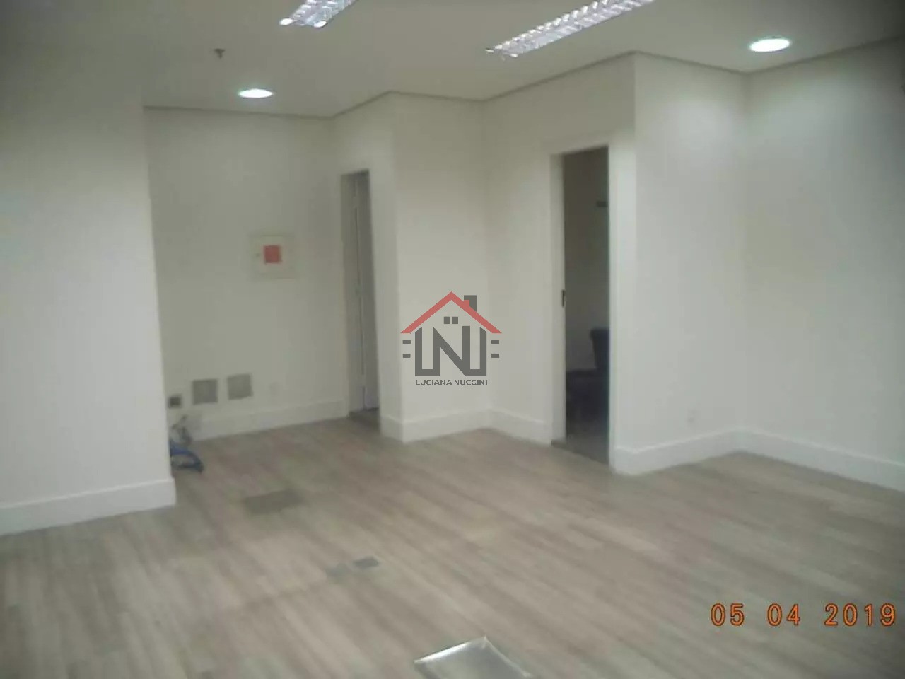Conjunto Comercial à Venda na Vila Olímpia - São Paulo-SP: 2 Banheiros, 1 Vaga, 37m² de Área!