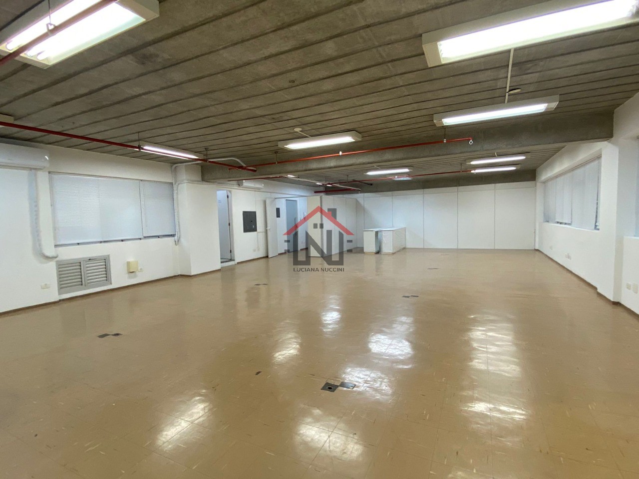 Conjunto Comercial de Alto Padrão na Vila Olímpia - São Paulo-SP: 1 Sala, 1 Banheiro, 4 Vagas, 190m². Venha Conferir!