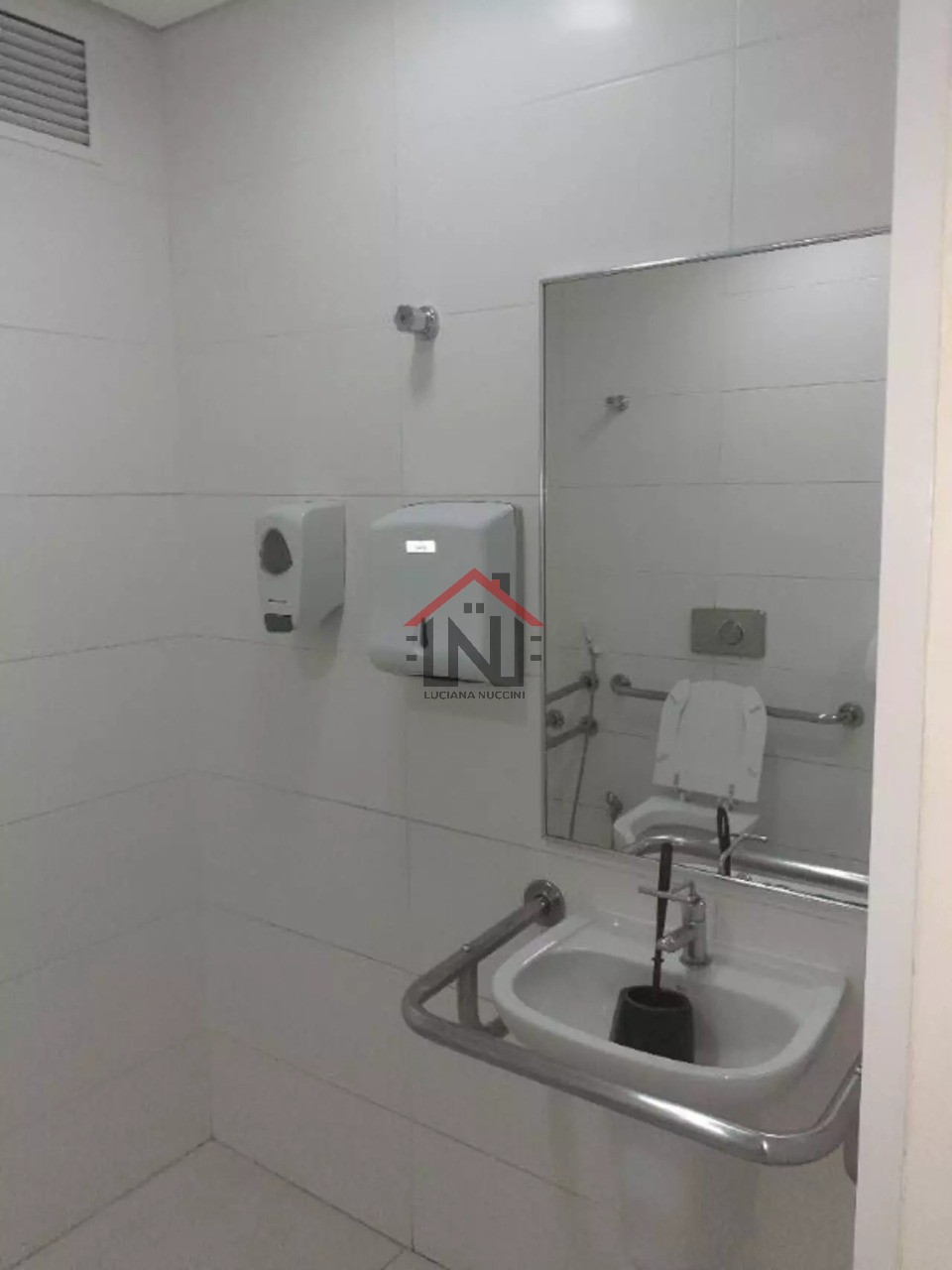 Prédio comercial de alto padrão para venda ou locação em Pinheiros, São Paulo-SP: 13 banheiros, 21 vagas de garagem, 775,00 m².