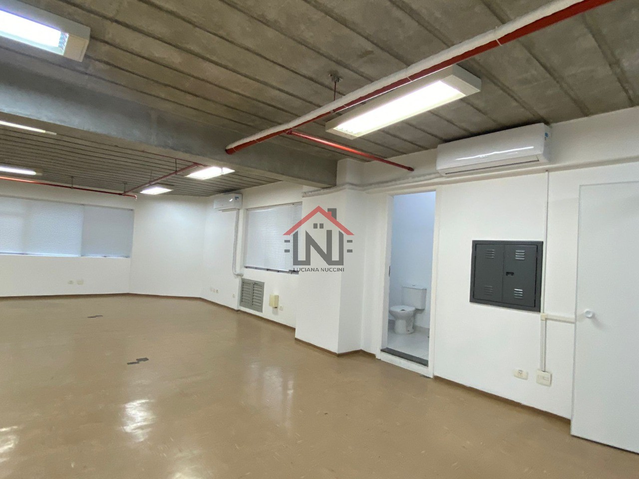 Conjunto Comercial de Alto Padrão na Vila Olímpia - São Paulo-SP: 1 Sala, 1 Banheiro, 4 Vagas, 190m². Venha Conferir!