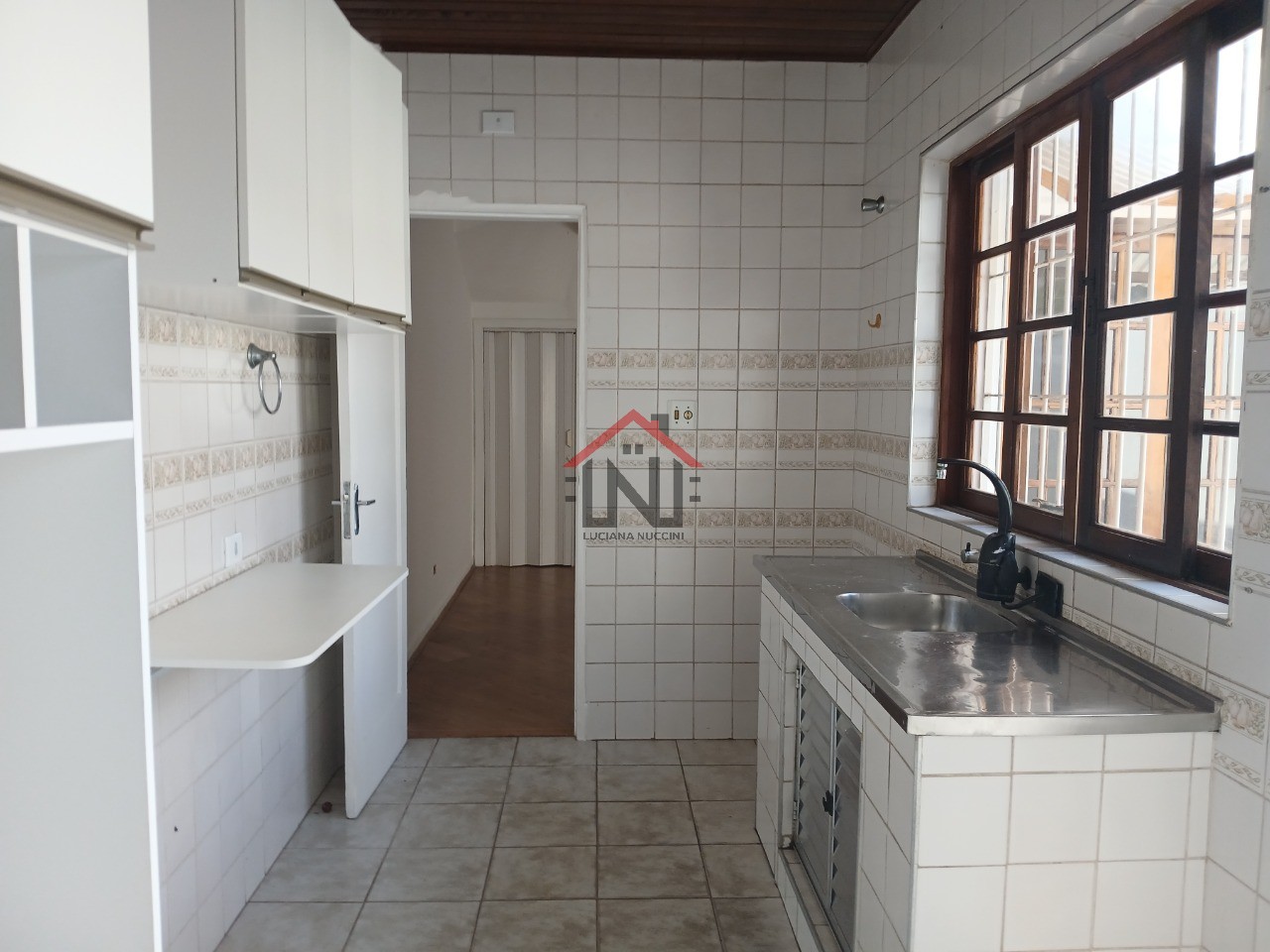 Casa para locação em São Paulo-SP, bairro Aclimação, 2 quartos, 1 sala, 1 vaga de garagem, 208m² de área.