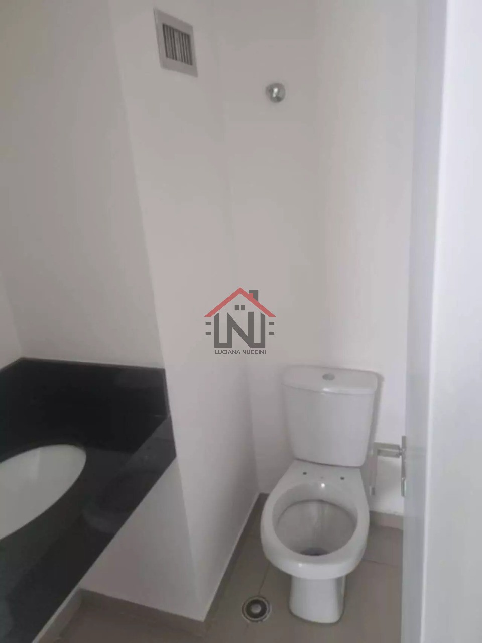 Conjunto comercial à venda ou locação em Indianópolis, São Paulo-SP: 2 banheiros, 1 vaga, 44m². Confira!