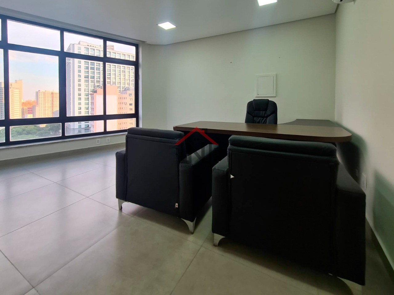 Aluguel de Apartamento Comercial de 155m² com 1 Banheiro no Centro de São Paulo-SP