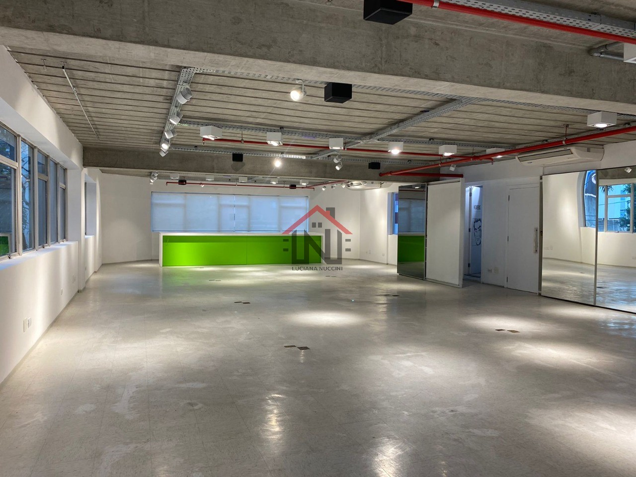 Conjunto Comercial de Alto Padrão na Vila Olímpia, São Paulo-SP: Espaço Ideal para o Sucesso do seu Negócio!