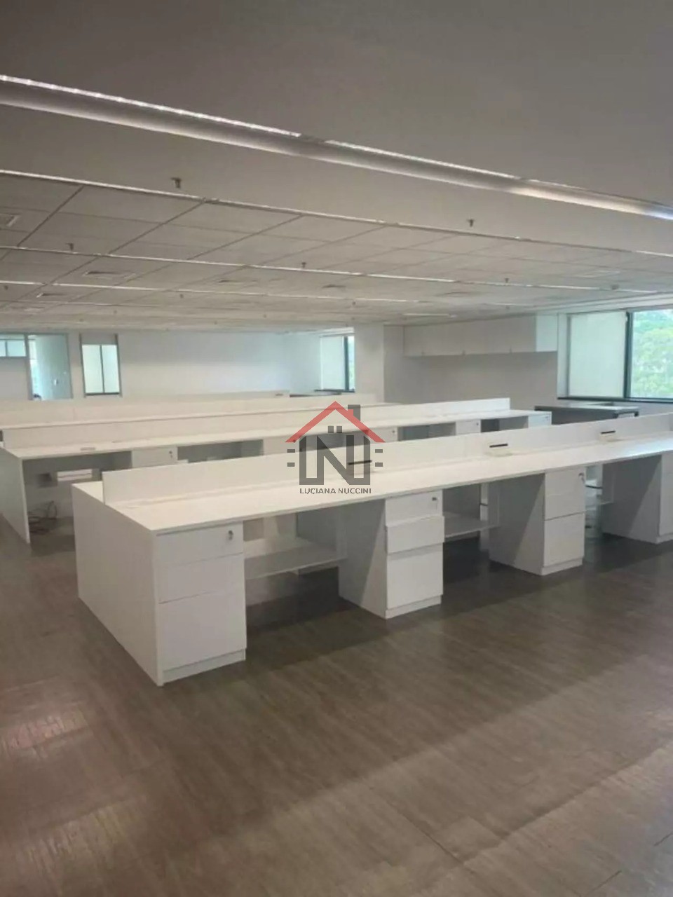 Aluguel de Conjunto Comercial Premium em Pinheiros, São Paulo: 18 banheiros, 42 vagas, 1.550m² de Área!