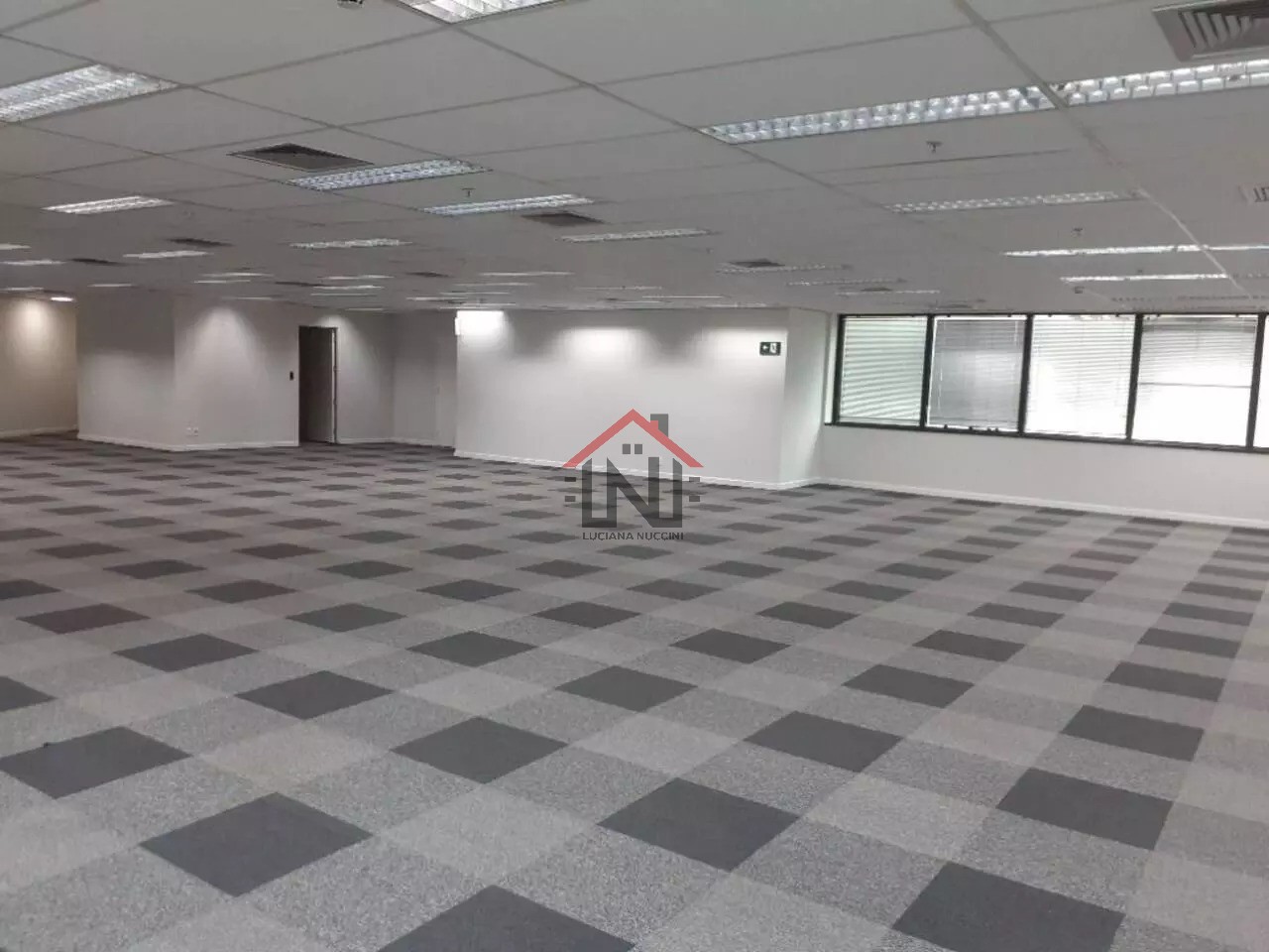 Prédio comercial de alto padrão para venda ou locação em Pinheiros, São Paulo-SP: 13 banheiros, 21 vagas de garagem, 775,00 m².