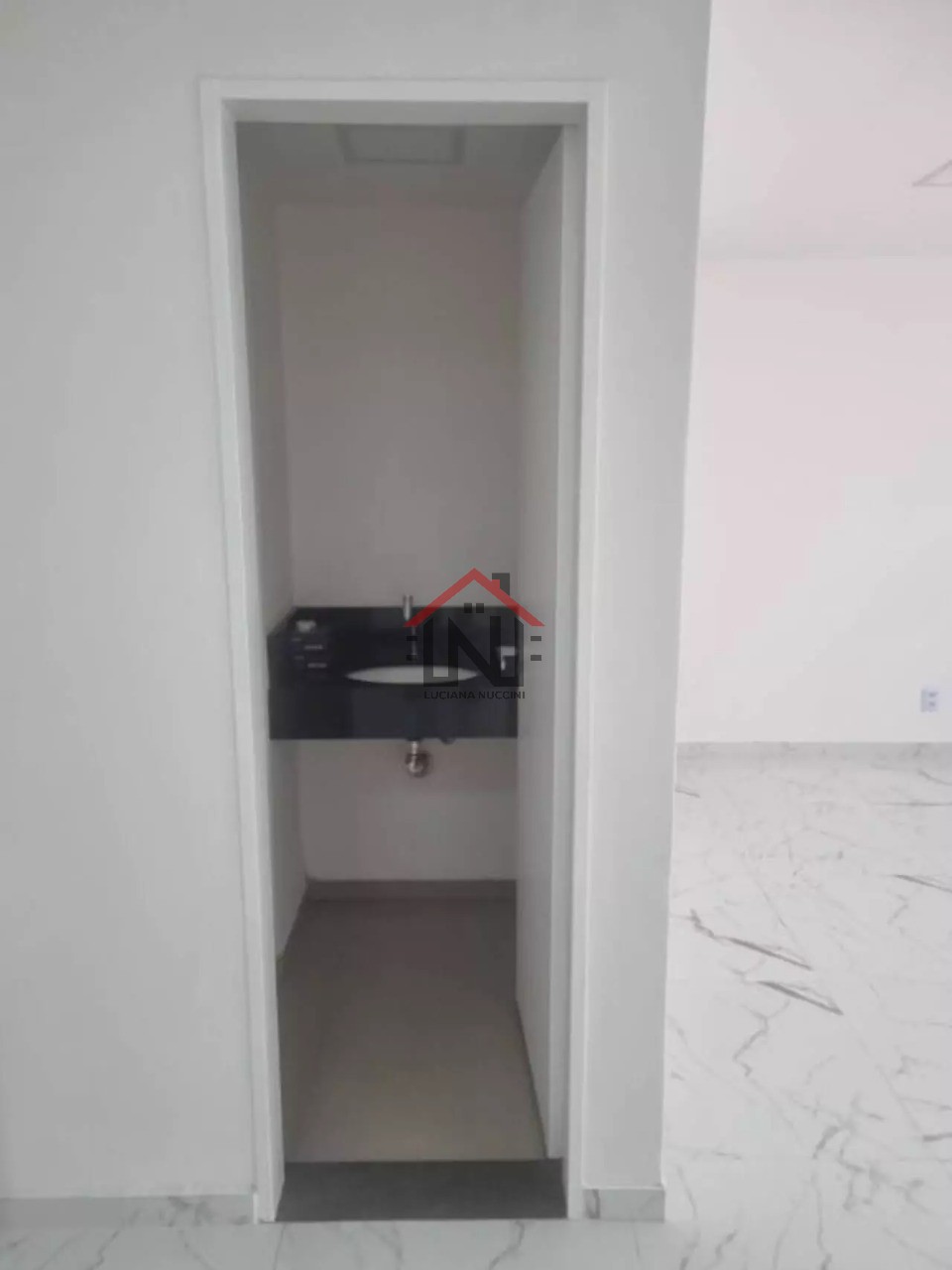Conjunto comercial à venda ou locação em Indianópolis, São Paulo-SP: 2 banheiros, 1 vaga, 44m². Confira!