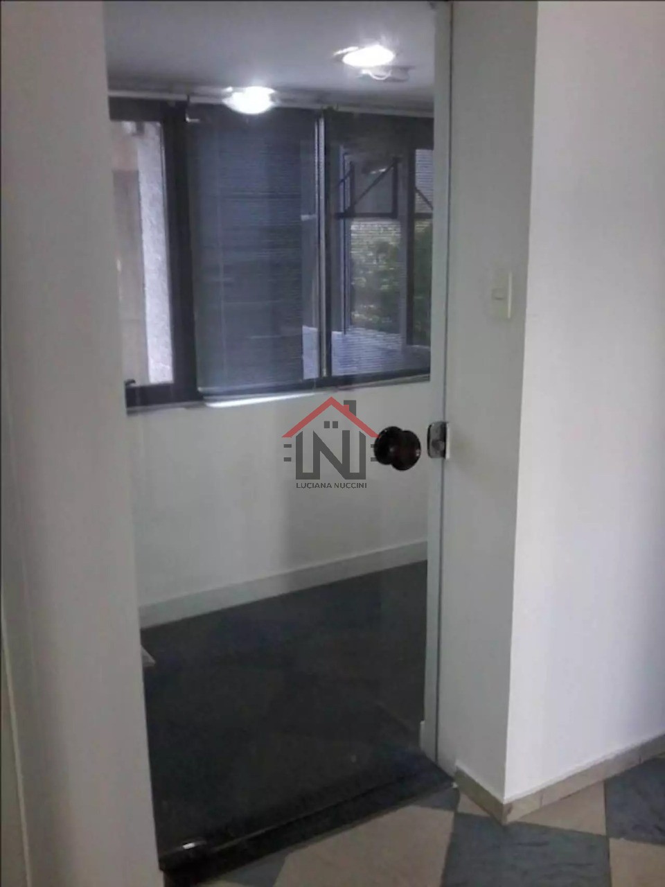 Conjunto Comercial de Alto Padrão na Cidade Monções, São Paulo-SP: 212m², 2 Banheiros, 3 Vagas de Garagem!