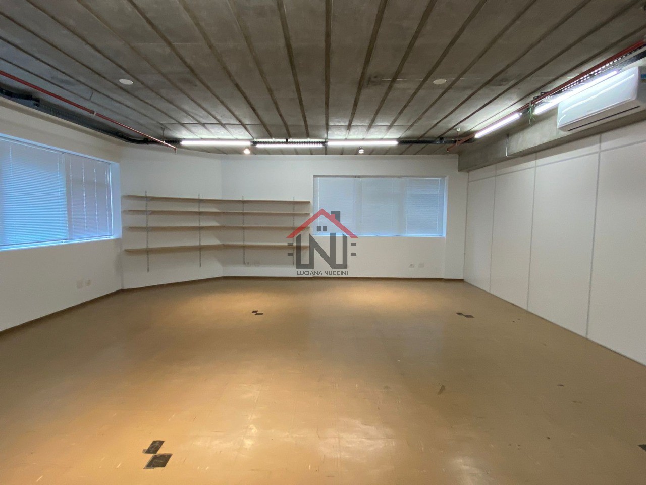 Conjunto Comercial de Alto Padrão na Vila Olímpia - São Paulo-SP: 1 Sala, 1 Banheiro, 4 Vagas, 190m². Venha Conferir!