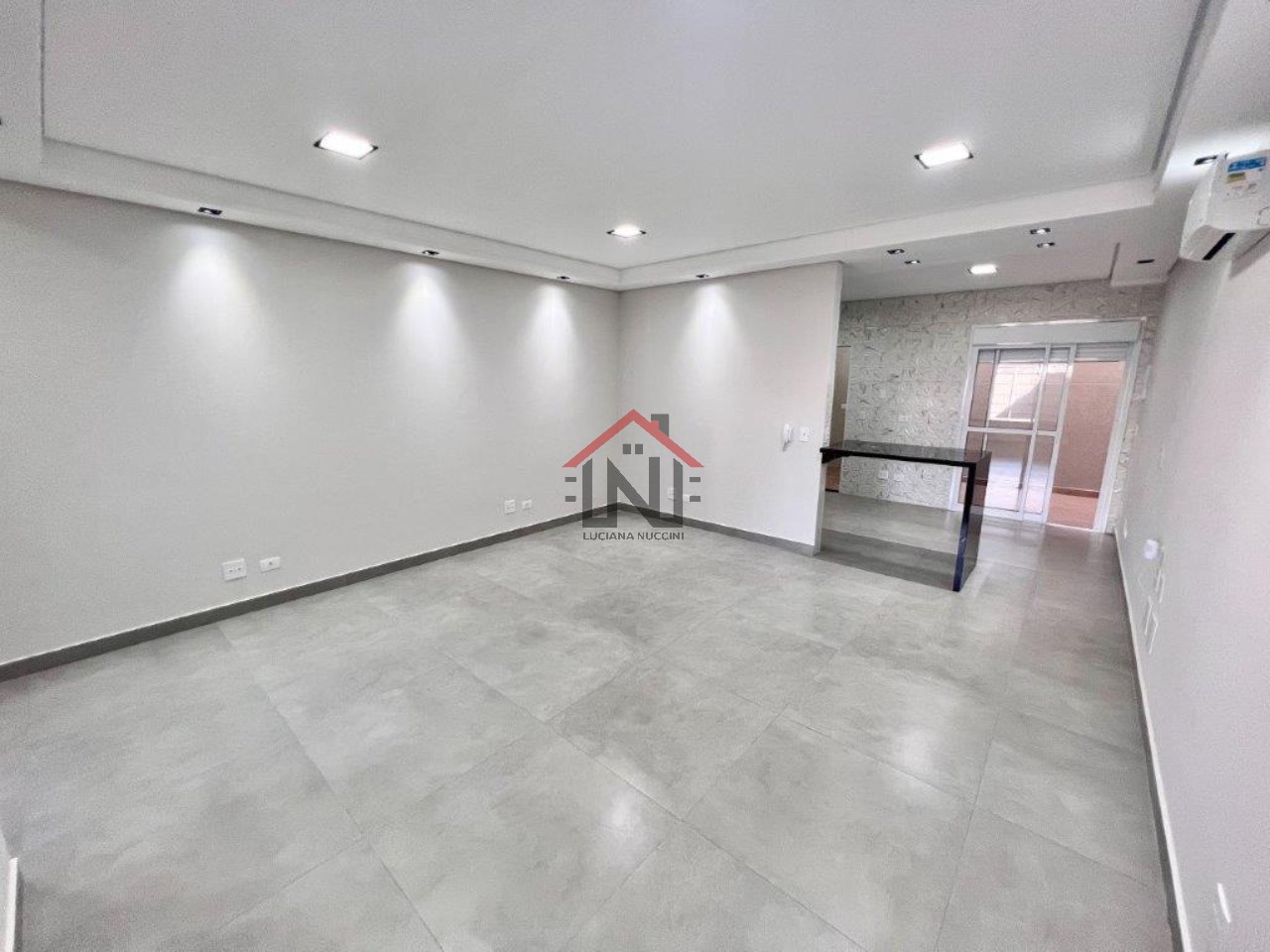 Imperdível oportunidade: Casa à venda em São Paulo-SP, Mirandópolis, 3 quartos, 1 suíte, 1 sala, 2 banheiros, 3 vagas, 170m².