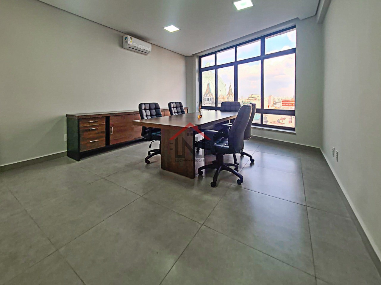 Aluguel de Apartamento Comercial de 155m² com 1 Banheiro no Centro de São Paulo-SP