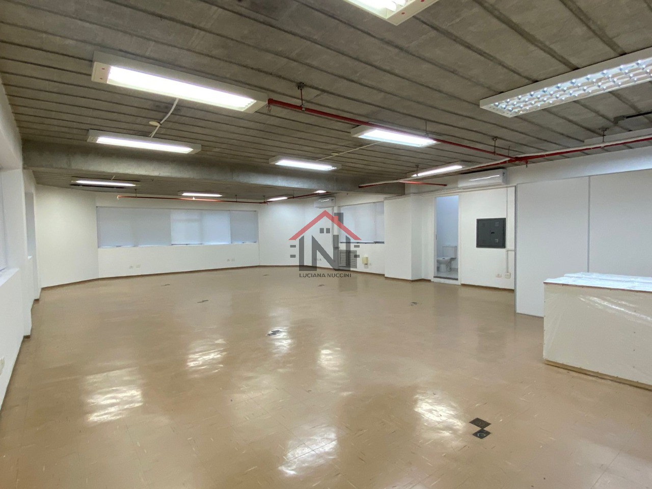 Conjunto Comercial de Alto Padrão na Vila Olímpia - São Paulo-SP: 1 Sala, 1 Banheiro, 4 Vagas, 190m². Venha Conferir!