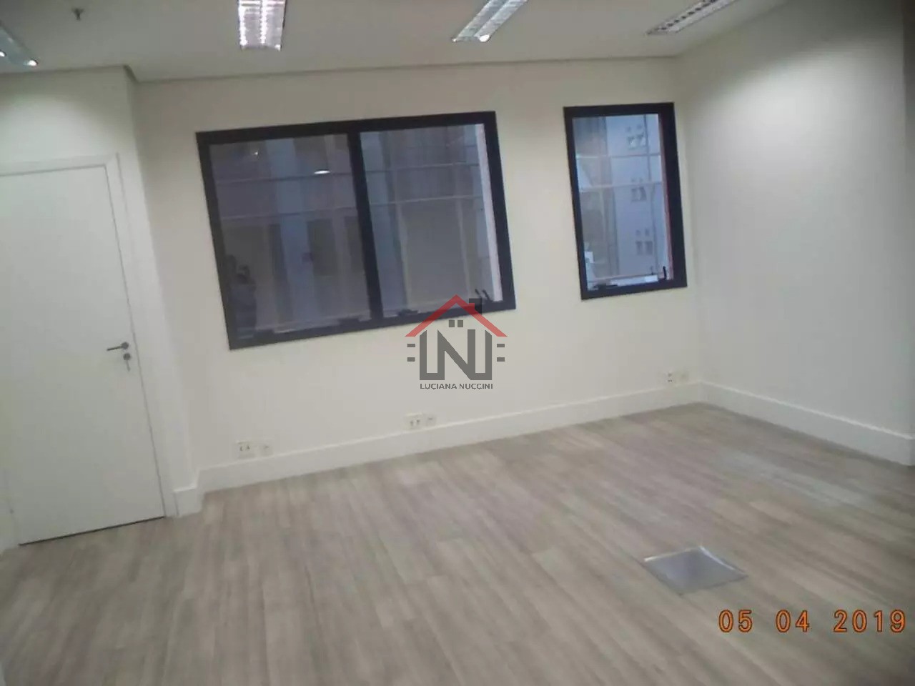 Conjunto Comercial à Venda na Vila Olímpia - São Paulo-SP: 2 Banheiros, 1 Vaga, 37m² de Área!