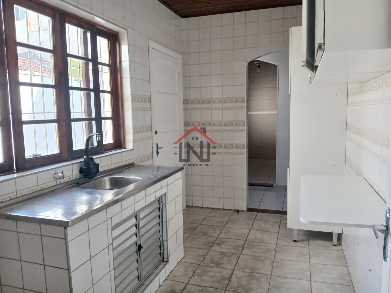 Casa para locação em São Paulo-SP, bairro Aclimação, 2 quartos, 1 sala, 1 vaga de garagem, 208m² de área.