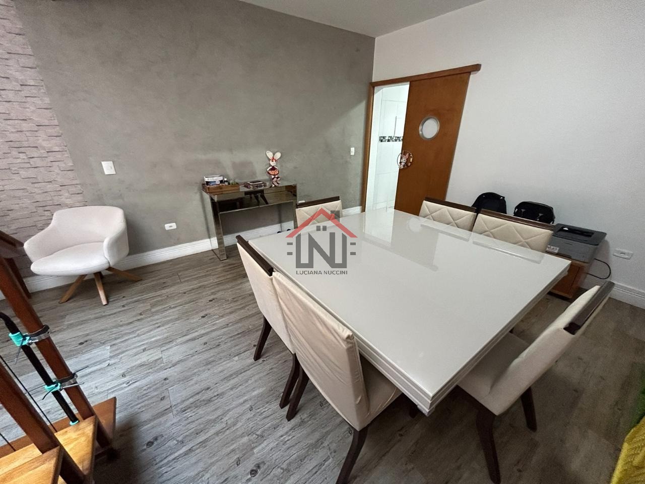 Luxuosa mansão de 6 quartos e 6 suítes na Vila Mariana, São Paulo-SP: 2 salas, 6 vagas e 243m² de puro requinte!