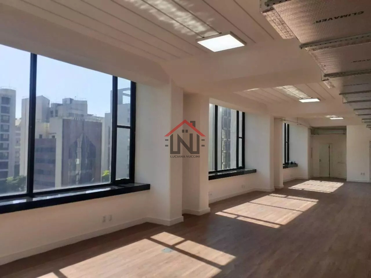 Imóvel comercial de alto padrão com 7 banheiros e 187m² em Cidade Monções, São Paulo-SP: venda ou locação!