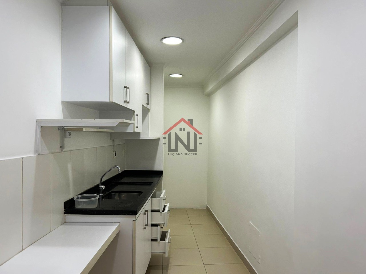 Sala Comercial para Locação no Centro de SP: 1 Sala, 1 Banheiro, 2 Vagas de Garagem, 120m² de Área