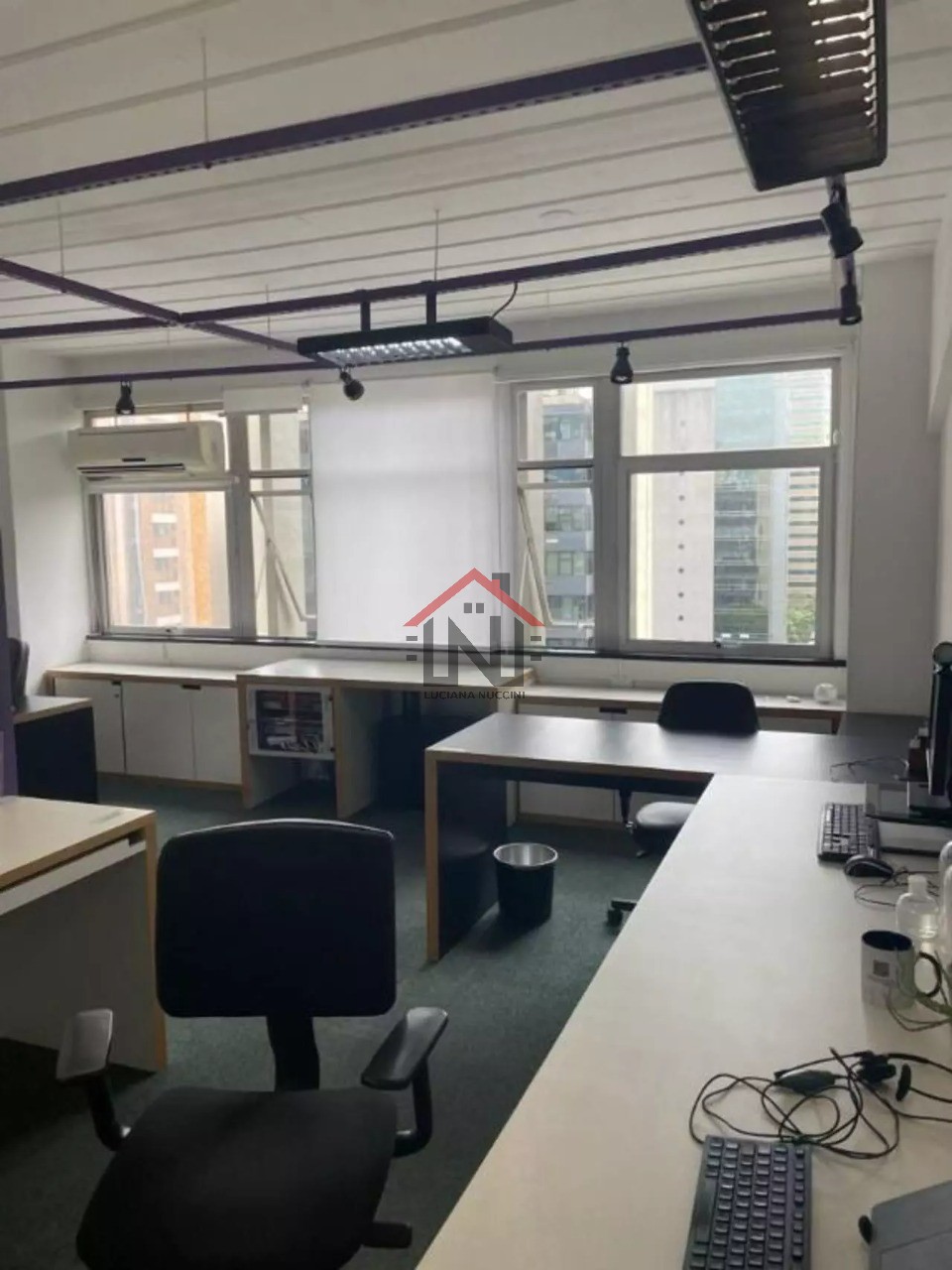 Conjunto Comercial de Alto Padrão na Cidade Monções: 3 Banheiros, 2 Vagas de Garagem, 117m² - Venda ou Locação em SP