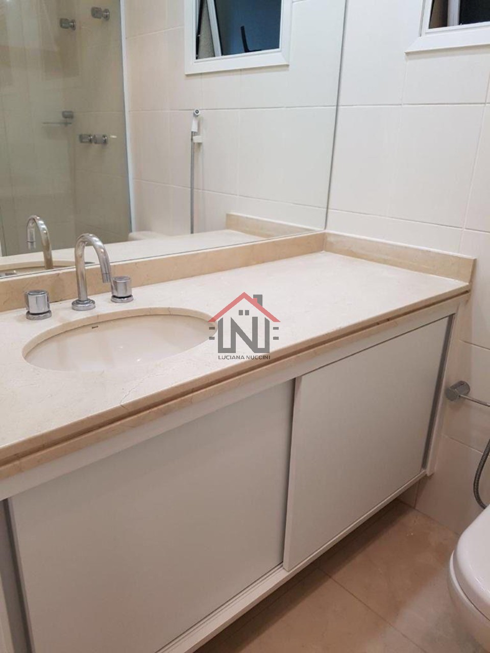 Apartamento de Alto Padrão para Locação em Cerqueira César - São Paulo-SP: 2 Quartos, 1 Suíte, 1 Sala, 2 Banheiros, 1 Vaga, 71m².