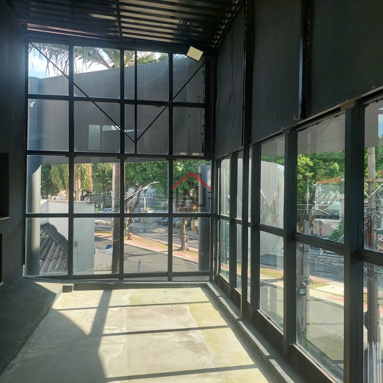 Salão Comercial de Alto Padrão para Locação em São Paulo-SP, no Pacaembu: 1 Sala, 4 Banheiros, 30 Vagas e 450m² de Área