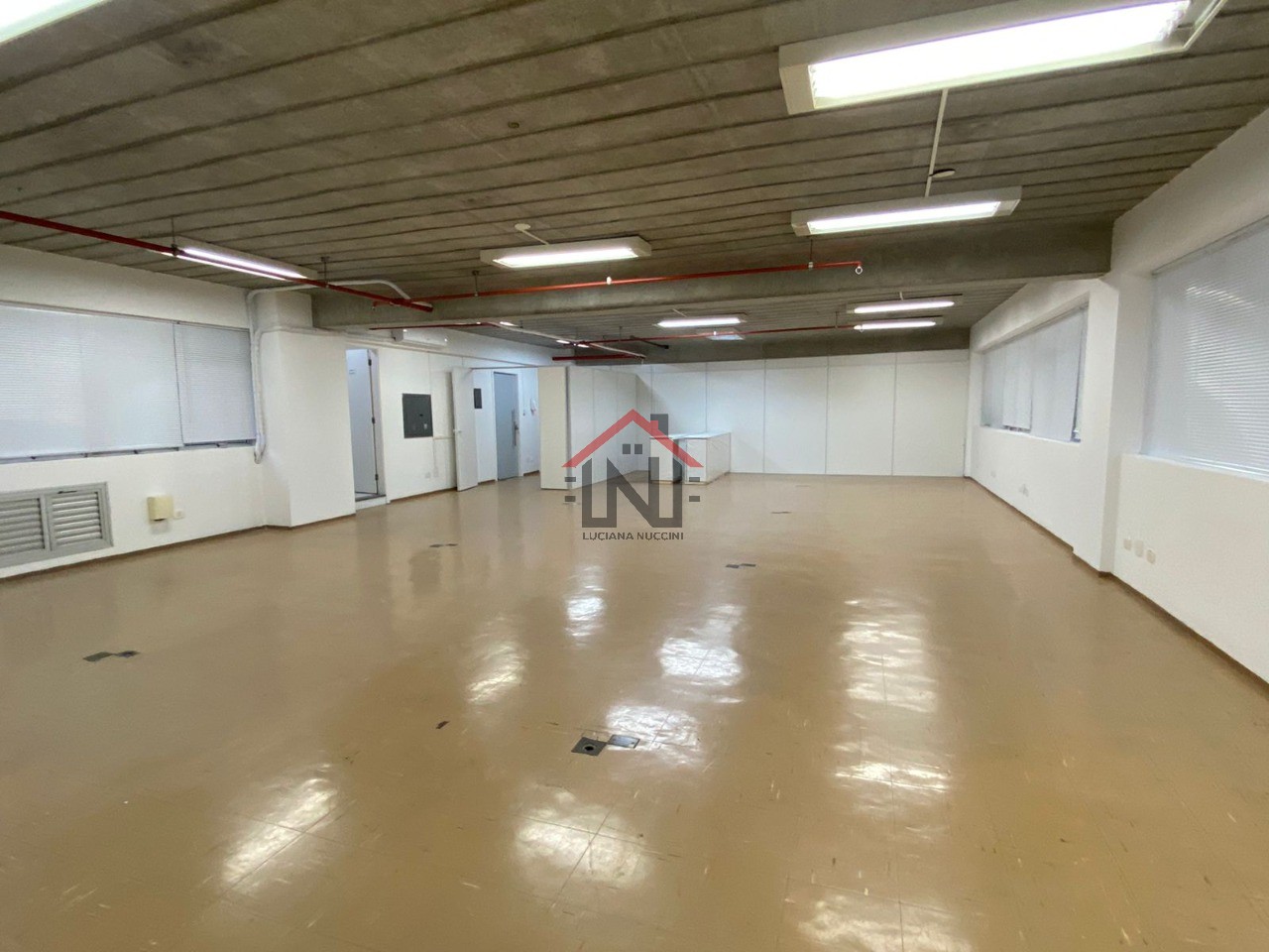 Conjunto Comercial de Alto Padrão na Vila Olímpia - São Paulo-SP: 1 Sala, 1 Banheiro, 4 Vagas, 190m². Venha Conferir!