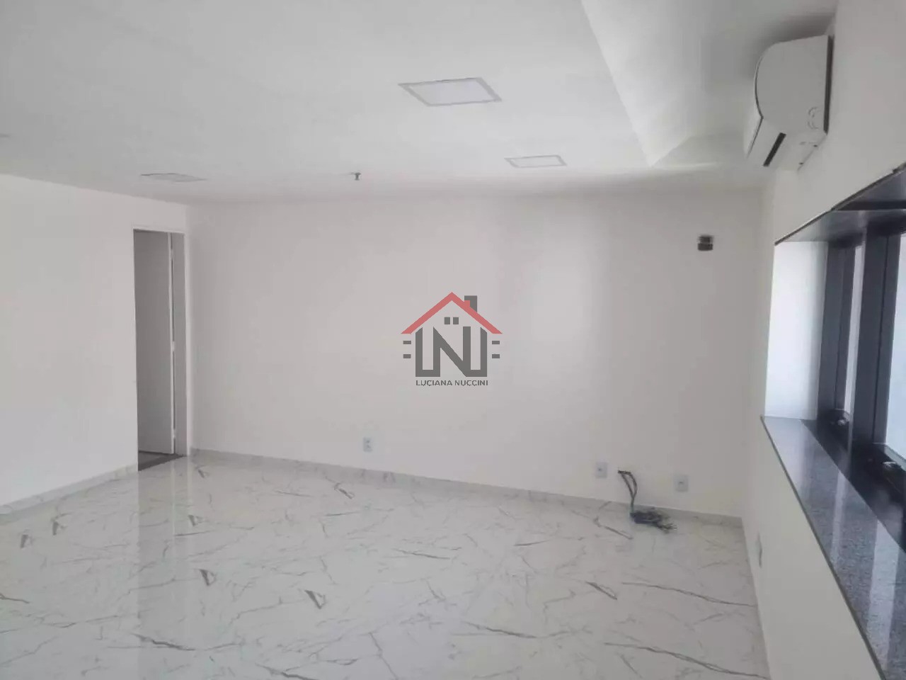 Conjunto comercial à venda ou locação em Indianópolis, São Paulo-SP: 2 banheiros, 1 vaga, 44m². Confira!