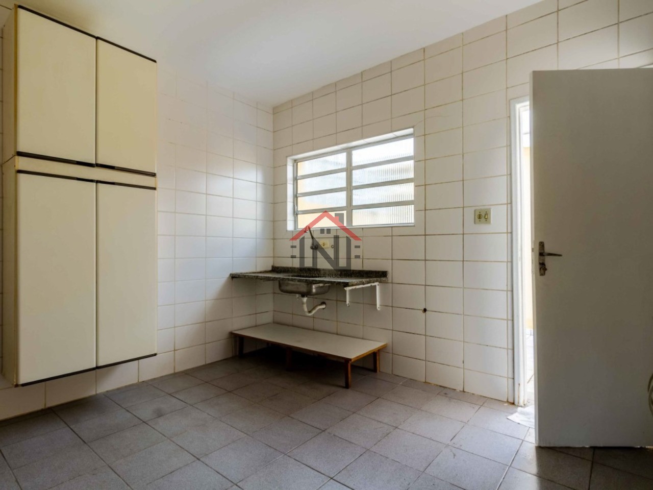 Imperdível oportunidade: casa de 2 quartos com suíte e 2 vag
