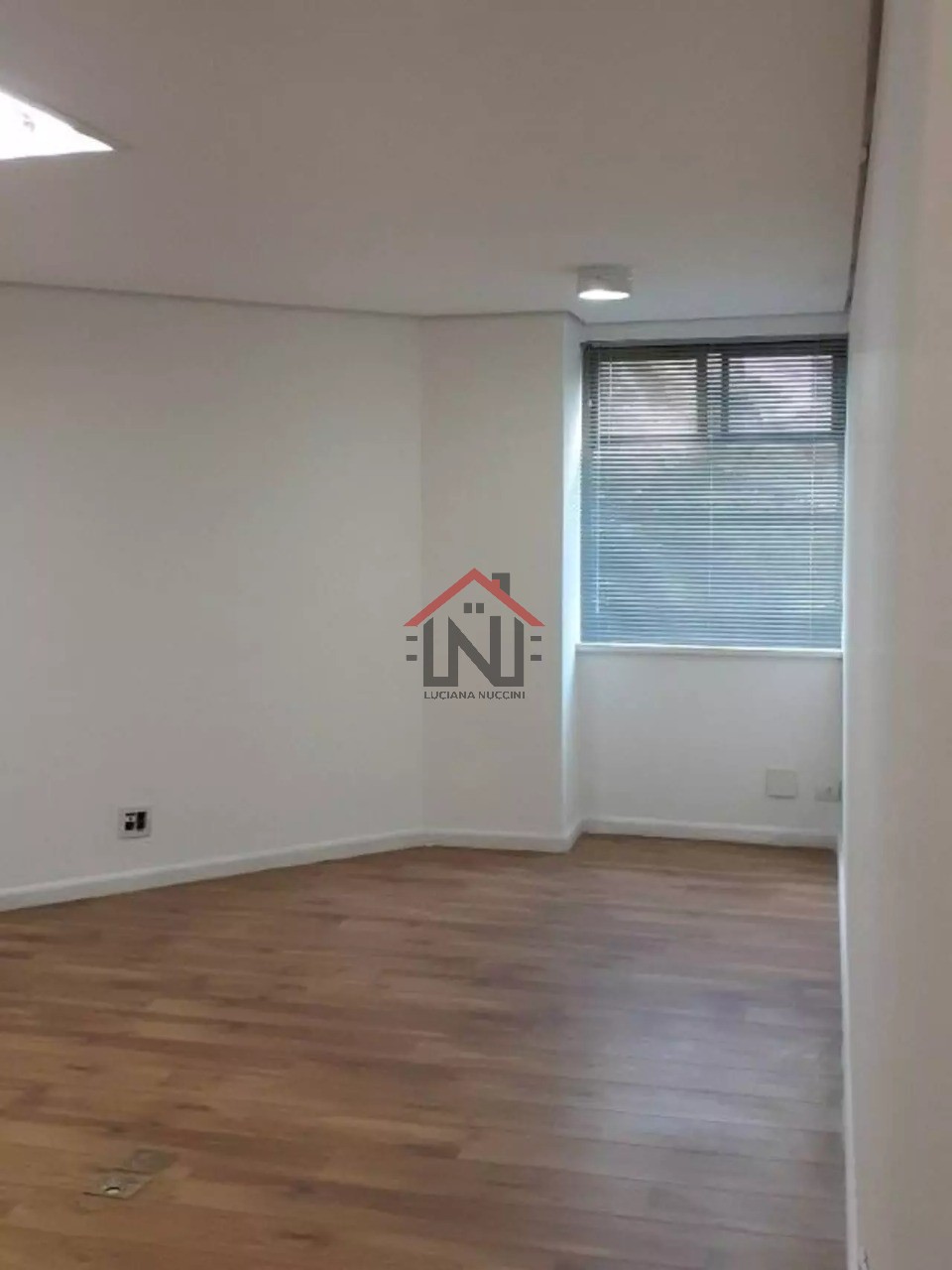 Conjunto Comercial de Alto Padrão na Cidade Monções, São Paulo-SP: 3 Banheiros, 4 Vagas e 204m² de Área