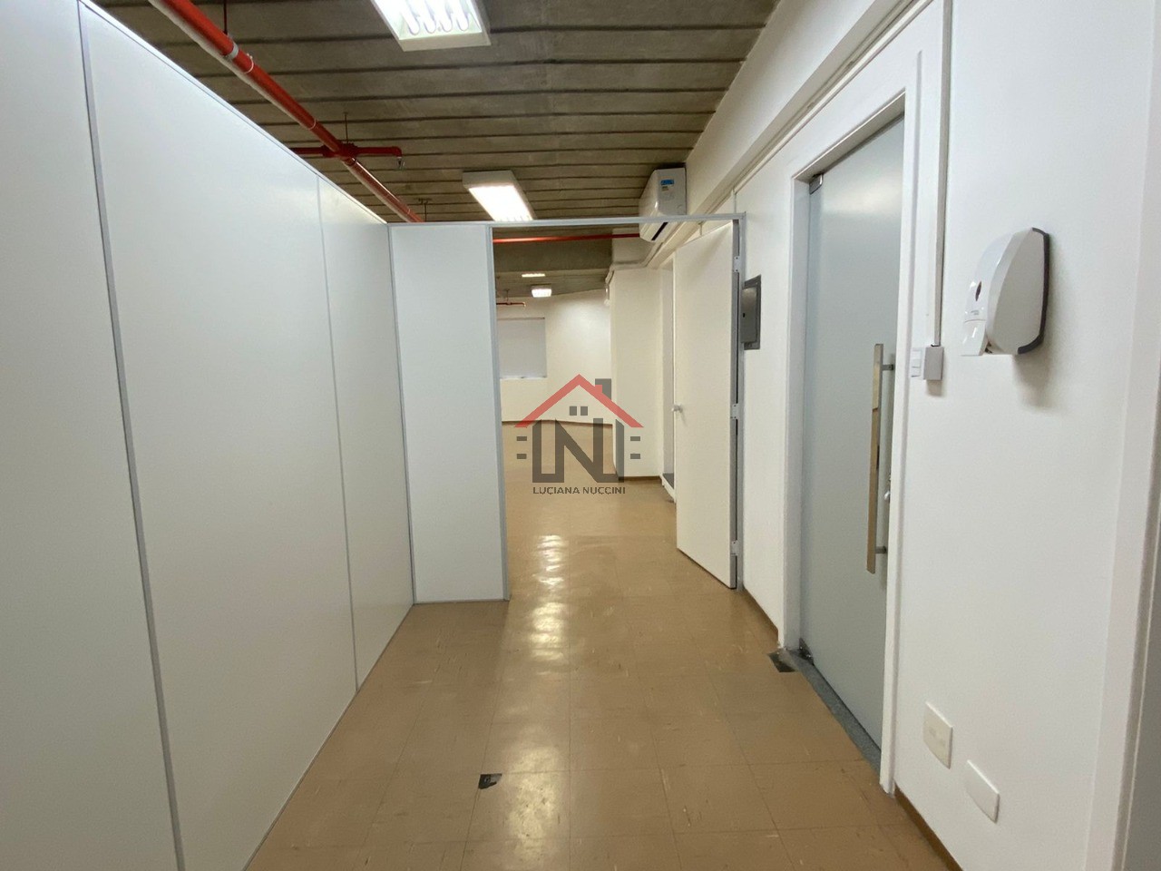 Conjunto Comercial de Alto Padrão na Vila Olímpia - São Paulo-SP: 1 Sala, 1 Banheiro, 4 Vagas, 190m². Venha Conferir!