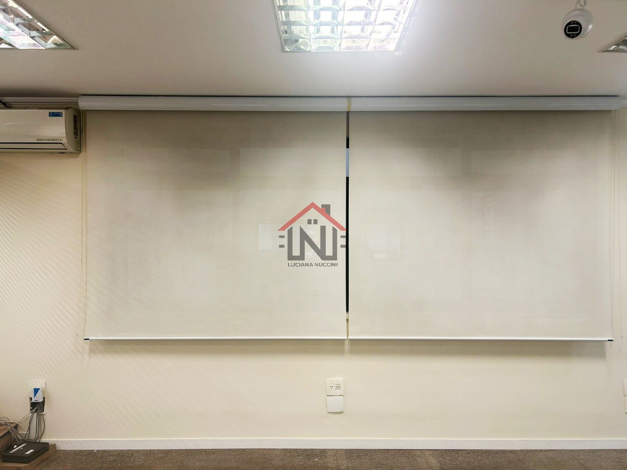 Conjunto Comercial Espaçoso no Centro de SP: 1 Sala, 1 Banheiro, 2 Vagas, 120m². Aluguel Imperdível!