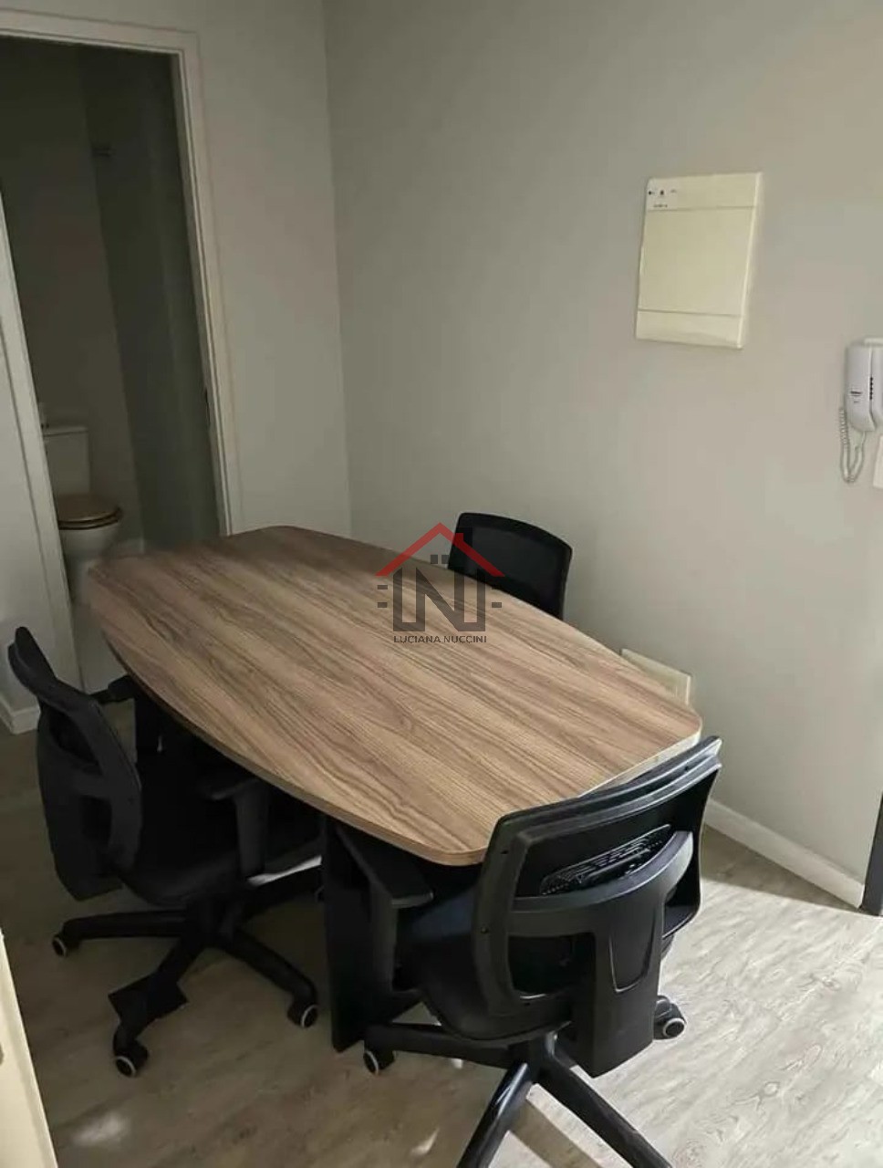 Conjunto Comercial à Venda em São Paulo-SP, Bairro Aclimação: 1 Sala, 1 Banheiro e 1 Vaga na Garagem!
