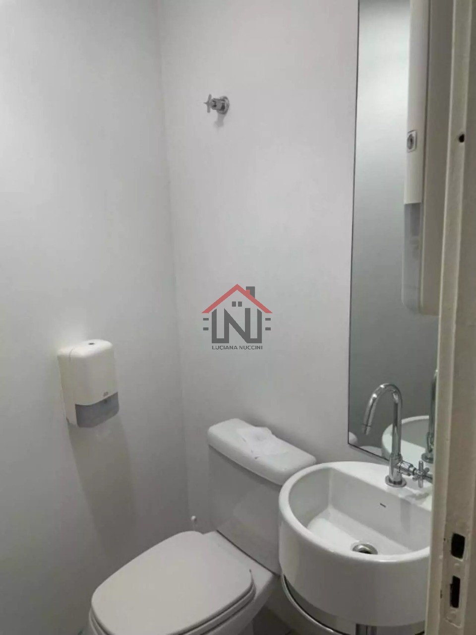 Conjunto Comercial de Alto Padrão na Cidade Monções: 3 Banheiros, 2 Vagas de Garagem, 117m² - Venda ou Locação em SP