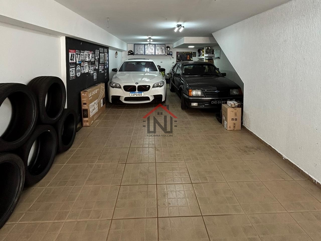 Luxuosa mansão de 6 quartos e 6 suítes na Vila Mariana, São Paulo-SP: 2 salas, 6 vagas e 243m² de puro requinte!