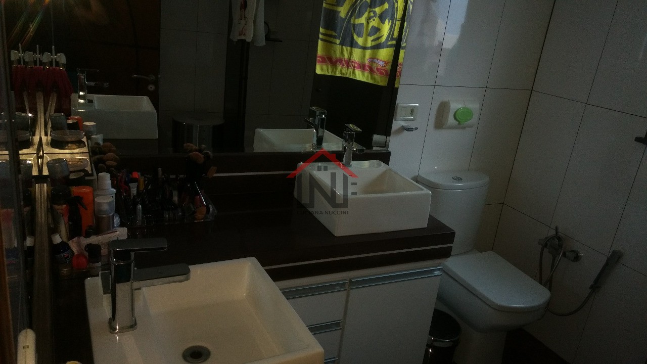 Casa de luxo à venda em São Paulo-SP, Sacomã: 4 quartos, 1 suíte, 1 sala, 3 banheiros, 4 vagas, 500m². Venha conferir!