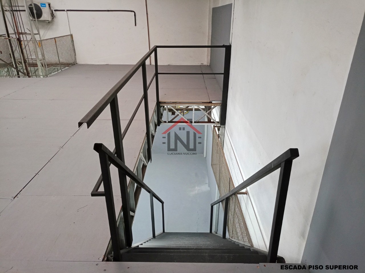 Conjunto Comercial Industrial para Venda ou Locação - Vila Moraes, São Paulo-SP: 2 Salas, 3 Banheiros, 2 Vagas, 700m².