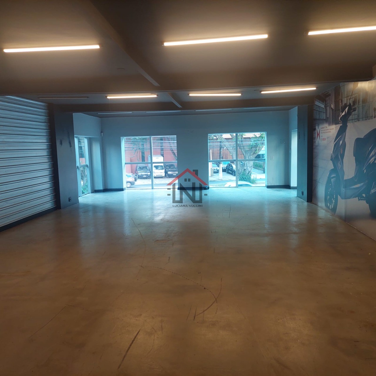 Salão Comercial de Alto Padrão para Locação em São Paulo-SP, no Pacaembu: 1 Sala, 4 Banheiros, 30 Vagas e 450m² de Área