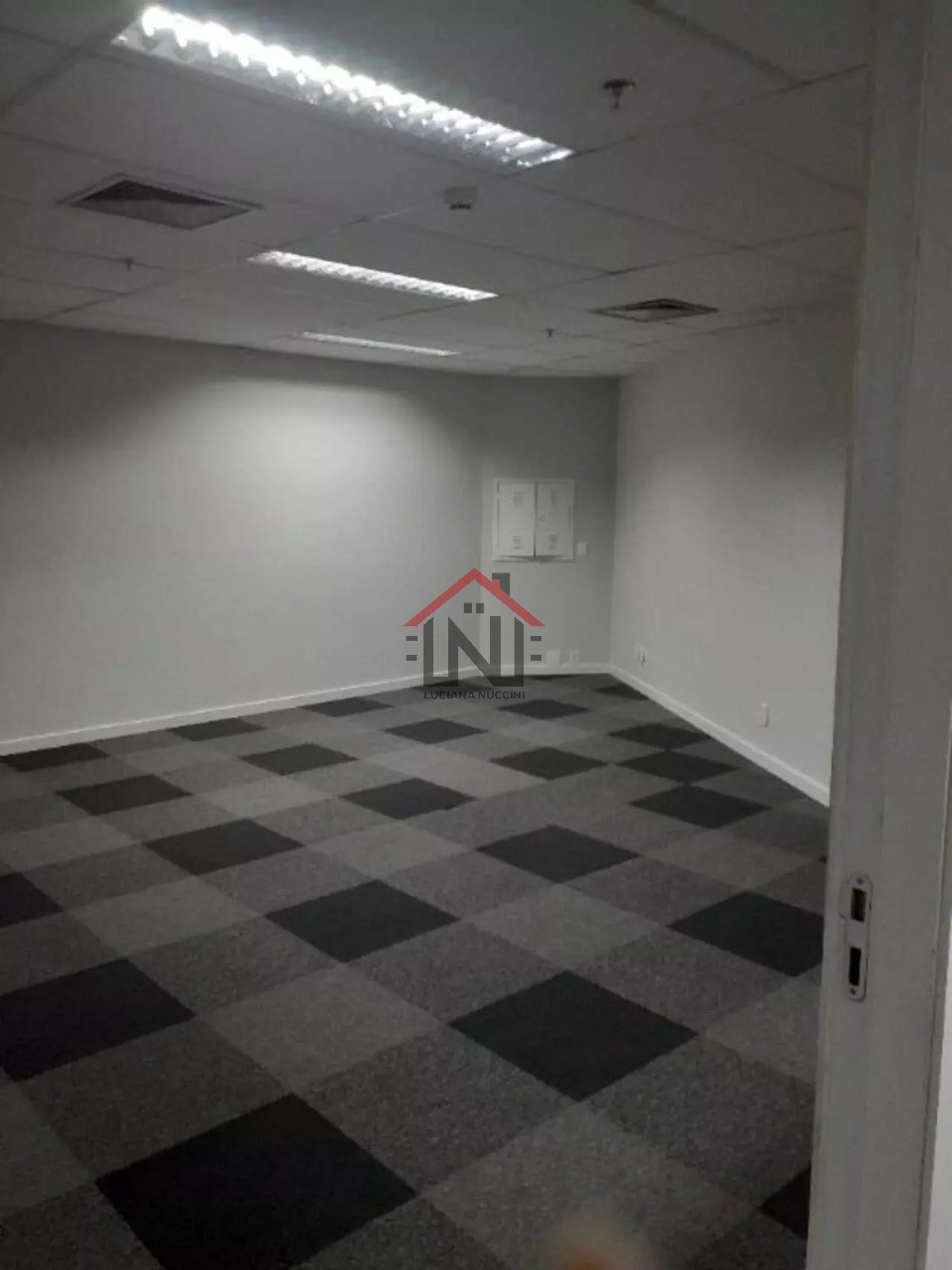 Prédio comercial de alto padrão para venda ou locação em Pinheiros, São Paulo-SP: 13 banheiros, 21 vagas de garagem, 775,00 m².