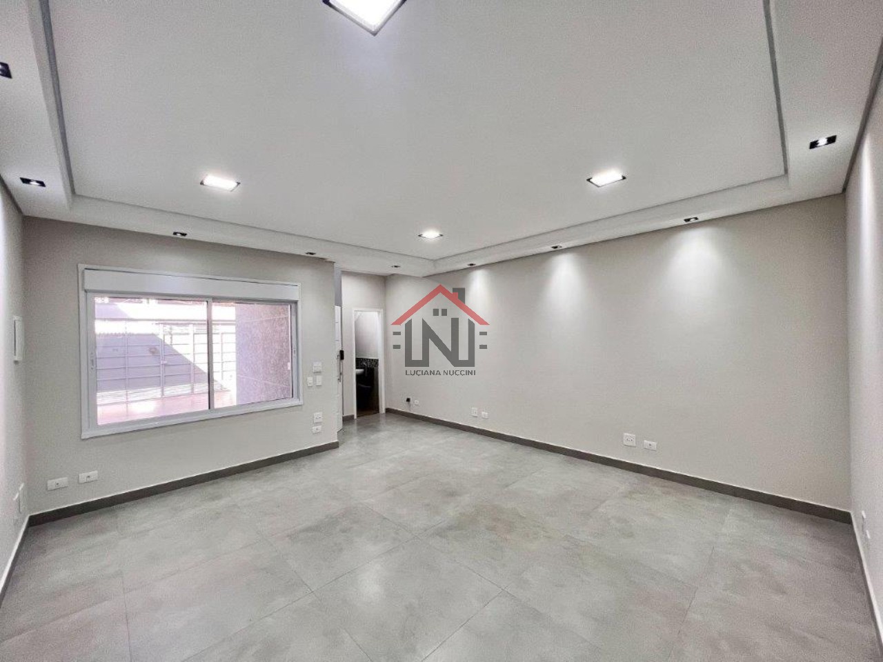 Imperdível oportunidade: Casa à venda em São Paulo-SP, Mirandópolis, 3 quartos, 1 suíte, 1 sala, 2 banheiros, 3 vagas, 170m².