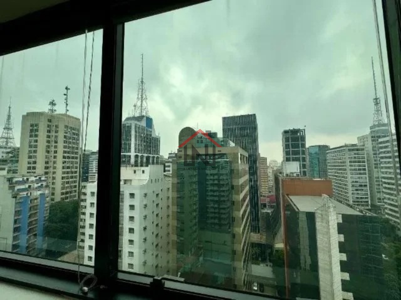 Conjunto Comercial para Locação em São Paulo-SP, Bairro Cerqueira César: 2 Salas, 2 Vagas, 31m² - Imperdível!