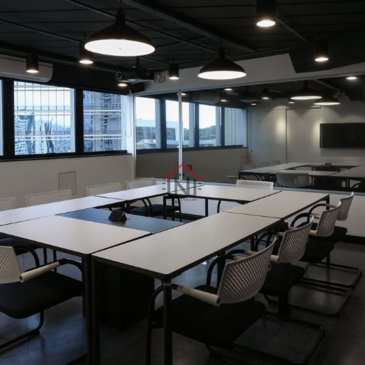 Conjunto Comercial à Venda na Vila Olímpia, São Paulo-SP: 1 Sala, 5 Banheiros, 5 Vagas, 229,70m²!