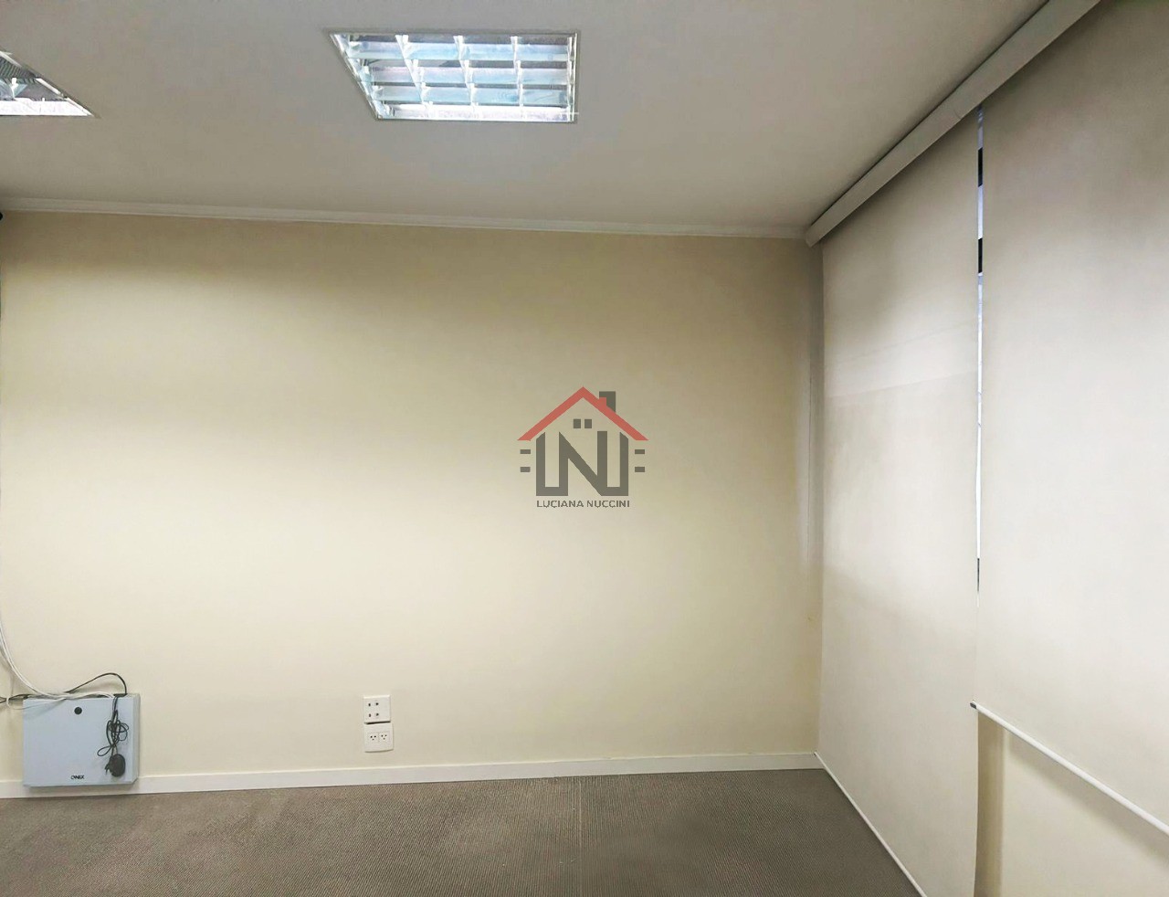Conjunto Comercial Espaçoso no Centro de SP: 1 Sala, 1 Banheiro, 2 Vagas, 120m². Aluguel Imperdível!