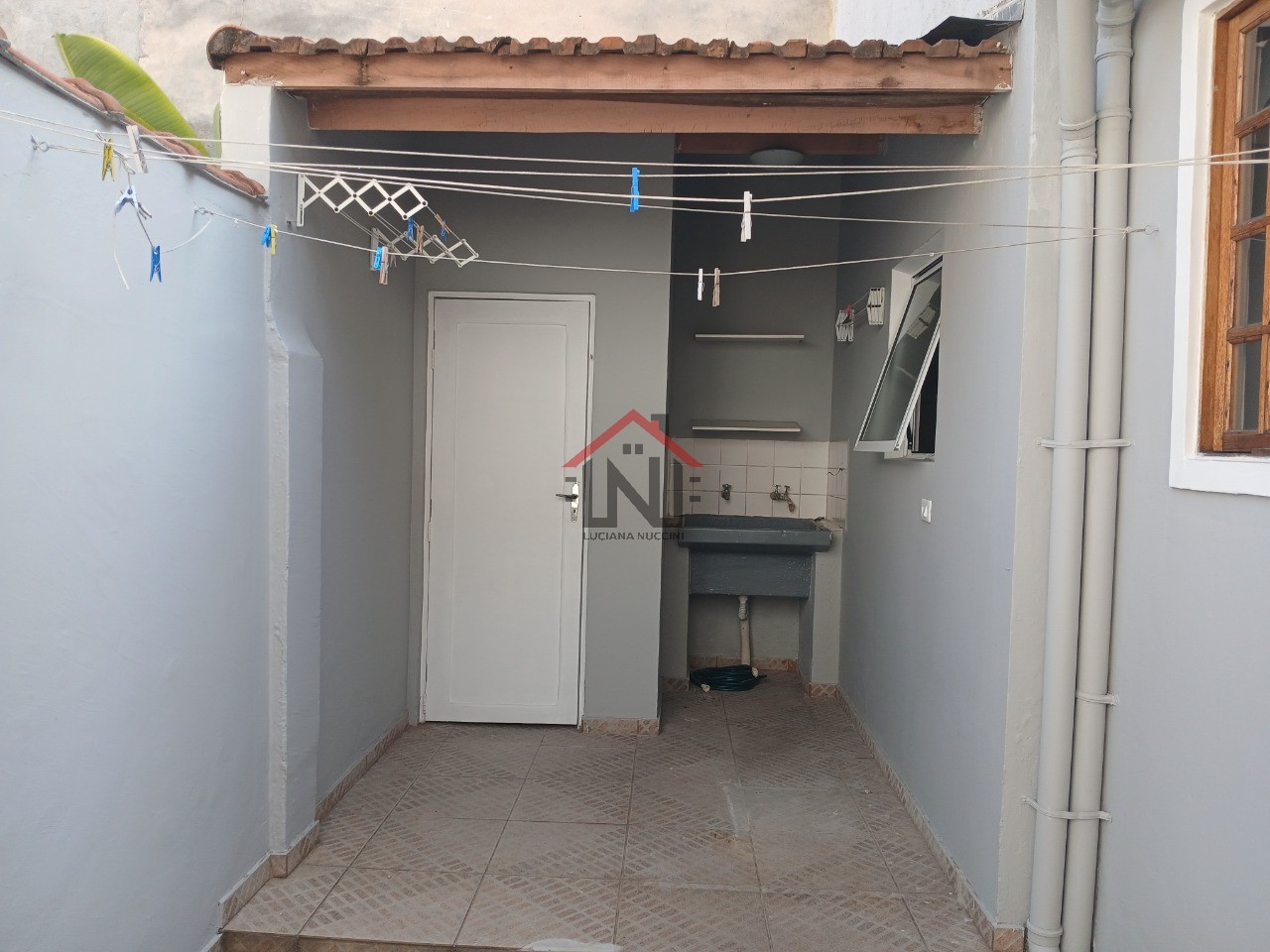 Casa para locação em São Paulo-SP, bairro Aclimação, 2 quartos, 1 sala, 1 vaga de garagem, 208m² de área.