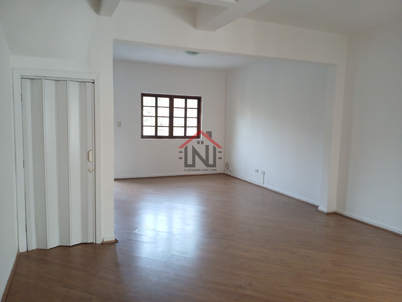 Casa para locação em São Paulo-SP, bairro Aclimação, 2 quartos, 1 sala, 1 vaga de garagem, 208m² de área.