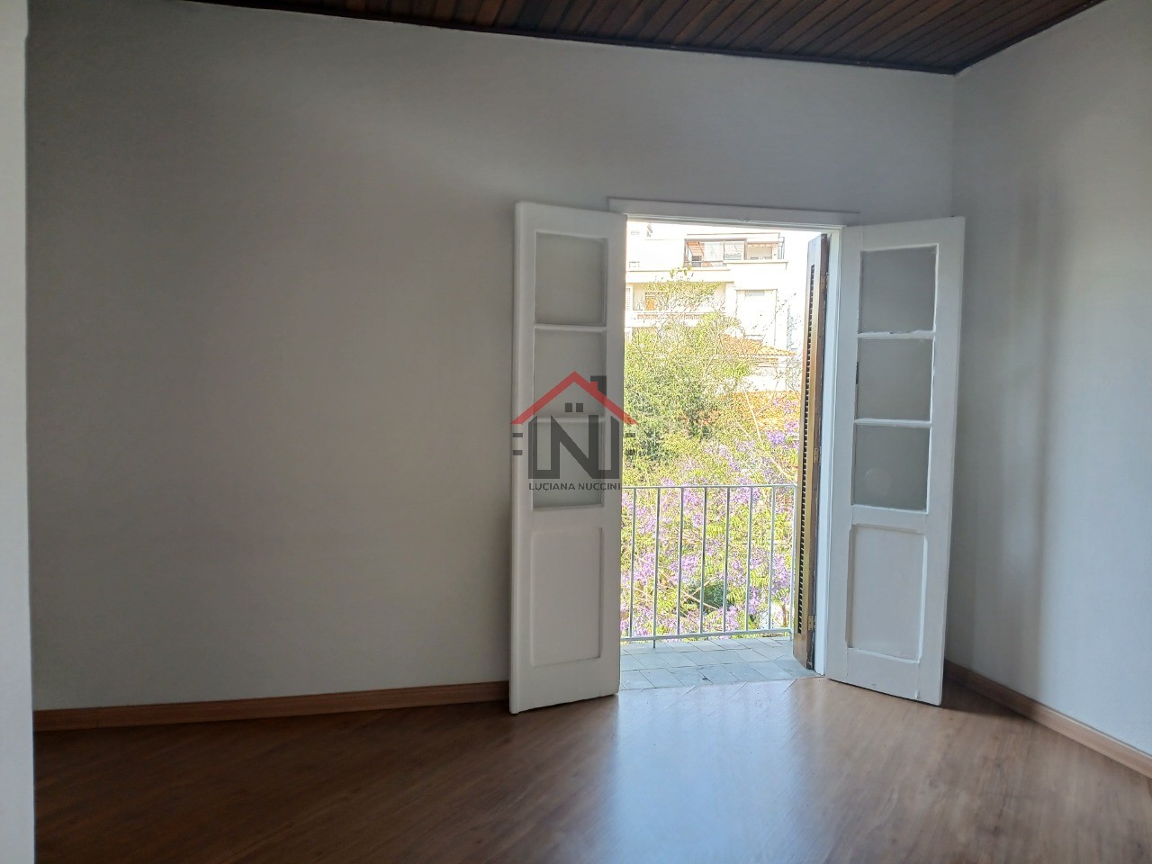 Casa para locação em São Paulo-SP, bairro Aclimação, 2 quartos, 1 sala, 1 vaga de garagem, 208m² de área.